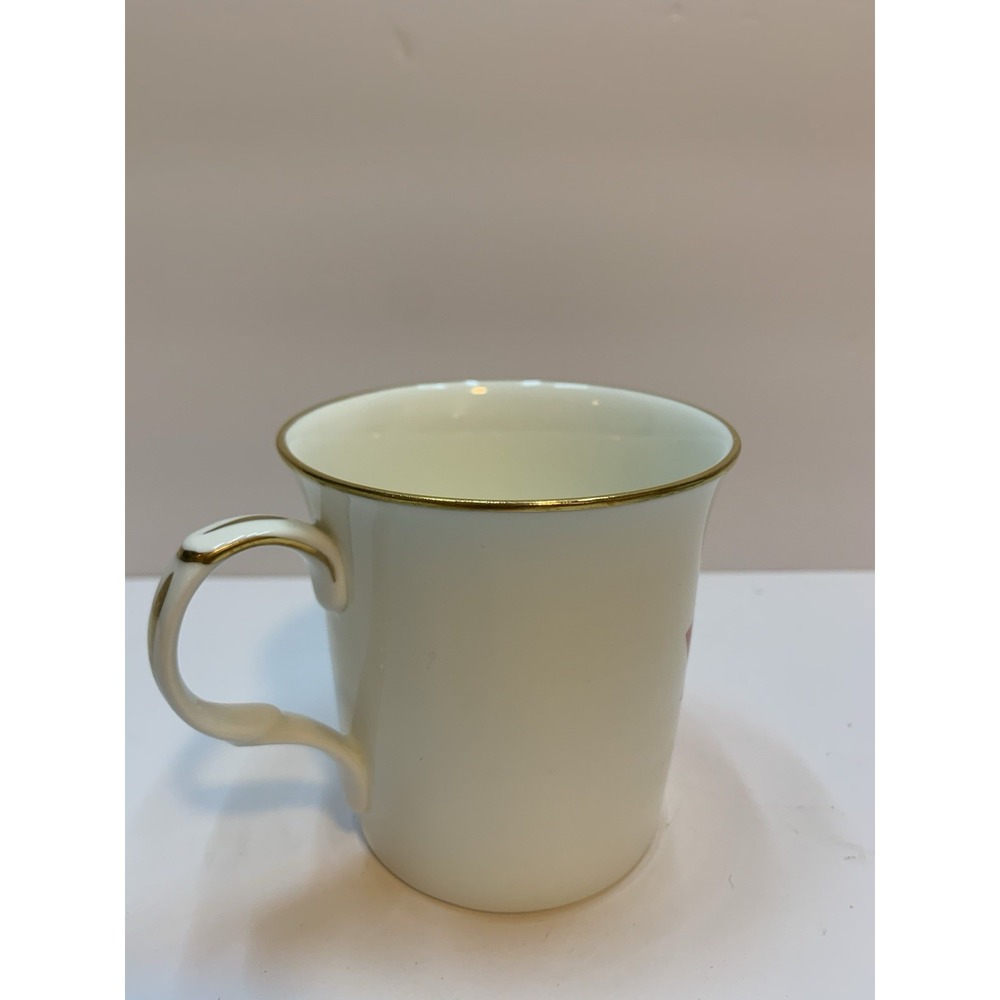 Queen‎ Elizabeth II Visit To Canada April 1982 Commemorative Mug Maple Leaf - Picture 2 of 6